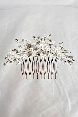 Metal hair comb with pearls and jewels