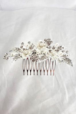 Metal hair comb with jewels and pearls