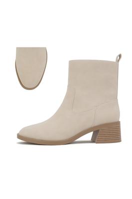 SLIGHTLY POINTED, SLIP ON ANKLE BOOTIE