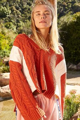 V-neck long sleeve twist knit contrast pullover