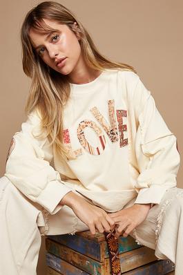 Round neck long sleeve LOVE lettering top
