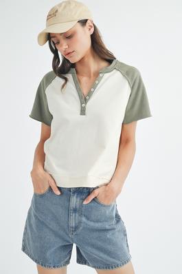 SHORT SLEEVE CONTRAST KNIT TOP