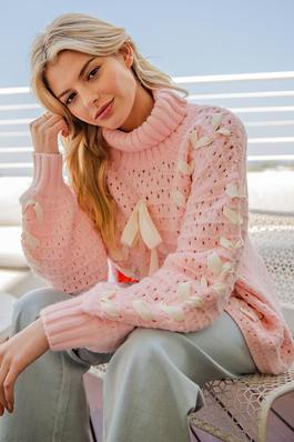 BOW LACE POINT TURTLE NECK SWEATER