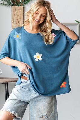 CROCHET FLORAL PATCH OVERSIZED TOP IN PLUS SIZE