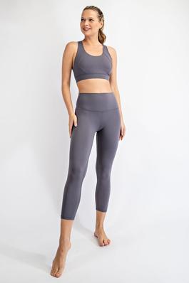 PLUS SIZE CAPRI LENGTH YOGA PANTS WITH TWO-LINE IN