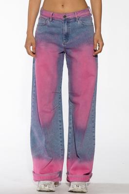 OVERSIZED RELAXED COLOR SPRAYED DENIM JEANS