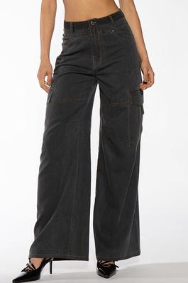 RELAXED FIT TEXTURED STRETCHY WOVEN CARGO PANTS