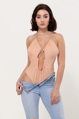 SOLID CUT OUT WITH CHAIN HALTER BODYSUIT