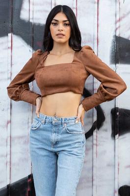 FAUX SUEDE PUFFSHIRRING SLEEVE CROP TOP