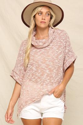 LOOSE-FIT SHORT SLEEVE PULLOVER KNIT TOP.