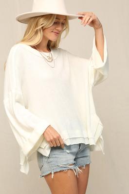 SILHOUETTE-LESS LOOSE FIT TOP.