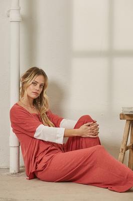 SLOUCHY HENLEY TOP AND WIDE-LEG PANTS SET.
