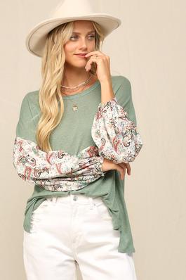 THE PULLOVER WITH CONTRAST PRINT AT SLEEVES.