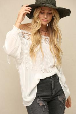 LIGHTWEIGHT FLOWY TOP WITH A CROCHET LACE.