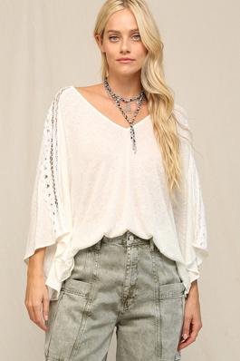 V-NECK TOP WITH LACE.