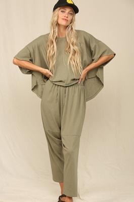 A SLOUCHY SILHOUETTE WITH SWINGY TOP AND PANTS.