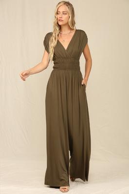 A SOLID JUMPSUIT WITH WIDE LEG PANTS.