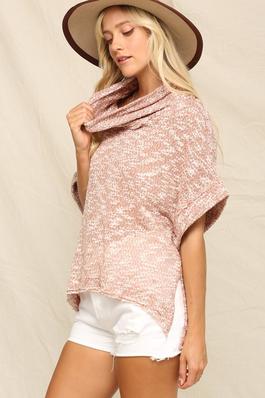 LOOSE-FIT SHORT SLEEVE PULLOVER KNIT TOP.