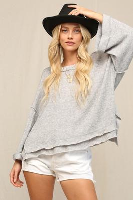 SILHOUETTE-LESS LOOSE FIT TOP.
