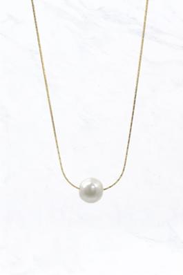 Small Pearl gold Necklace