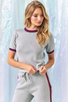 Knit short sleeve top and pants set stripe