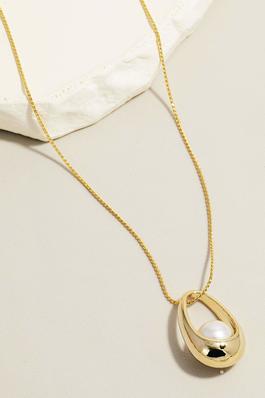 Metallic Basket Pearl Pendant Necklace