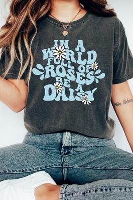 In A World Roses Be A Daisy Comfort Colors Tee