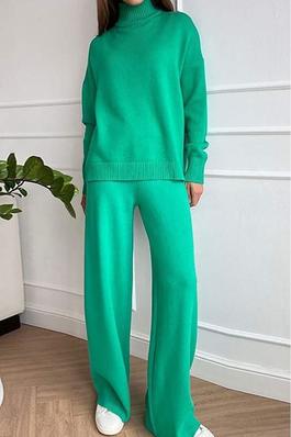 TURTLENECK KNITTED SWEATER AND FLARE PANTS SET