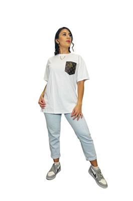Glimmering Round Neck T-Shirt with Graphic