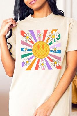 Colorful Sun Rays Comfort Colors Graphic Tee