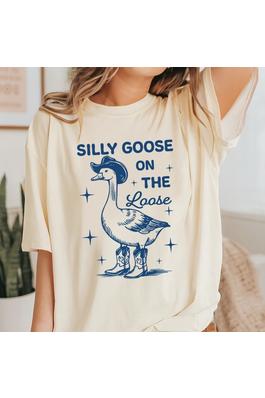 SILLY GOOSE ON THE LEASE GRAPHIC TEE 