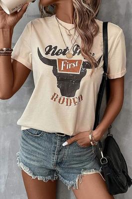 EMERY ROSE CATTLE LETTER GRAPHIC TEE