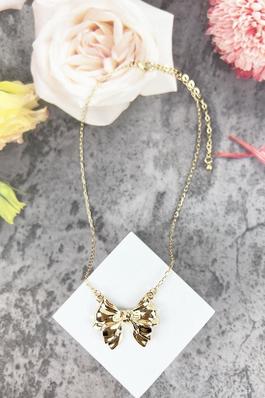 BOW KNOT SHAPED METAL CHARM SHORT NECKLACE