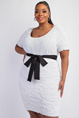 PLUS SIZE POPCORN SHORT DRESS WITH CONTRAST TIE BE