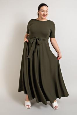 PLUS SIZE Fit and Flare maxi dress w side pockets