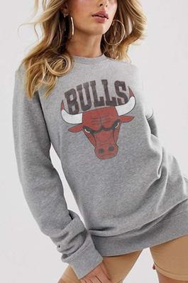 BULLS graphic  sweatshirts