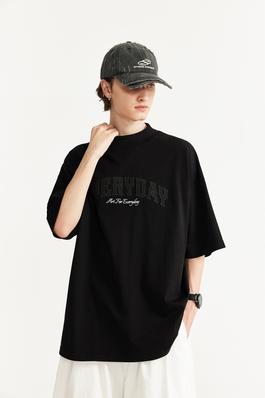 Small turtleneck embroidered short-sleeved T-shirt