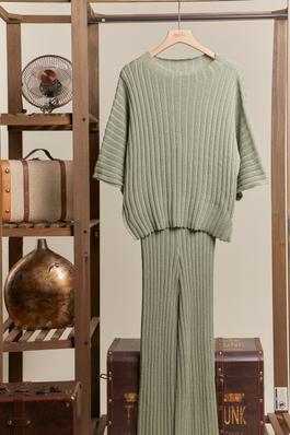 Short Sleeve Knit Sweater and Pants Set