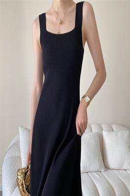 Hepburn Style Wide Shoulder Strap Knitted Dress