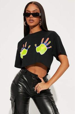 GRAPHIC CROPPED BLACK TEE