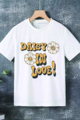 DAISY IN LOVE graphic tee