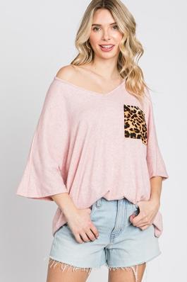 SOLID HACCI V-NECK LOOSE FIT TOP WITH POCKET