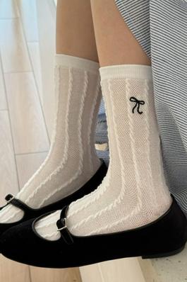 SHEER CALF SOCKS WITH EMBROIDERED BOW