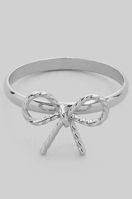 TEXTURED BRASS BOW RING