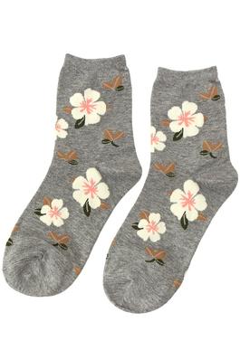 Flower pattern ankle socks.