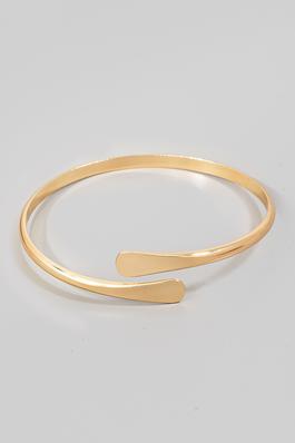 Flattened Ends Metallic Cuff Bracelet