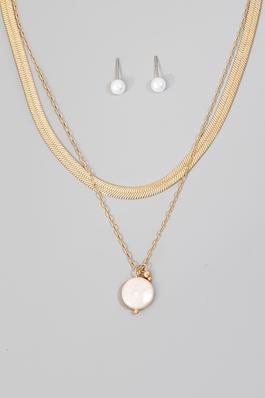 Pearl Pendant Layered Chain Necklace Set